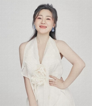 李玲国家二级演员广东民族乐团青年古筝演奏家中国音乐家协会会员广东